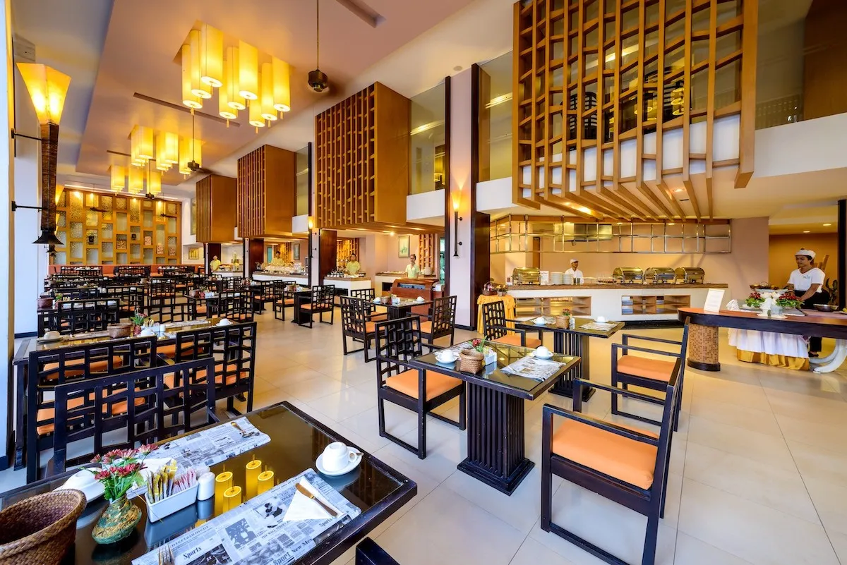 https://phuket-peachblossom.websmart.asia/wp-content/uploads/2025/12/Restaurant-1.webp